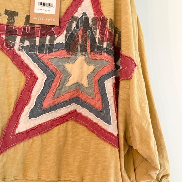 Magnolia Pearl Star Appliqué Hi Lo Francis Sweatshirt - Picture 2 of 7